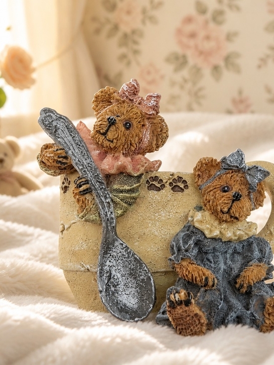 Boyds Bears Jewelry - Boyds Bears & Friends Bearware Collection Pin/Brooch Prissie & Missie Fixin Tea